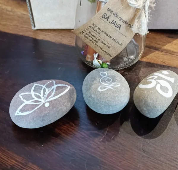 Set-Of-Hand-painted-Stones-With-Various-Adorable-Patterns