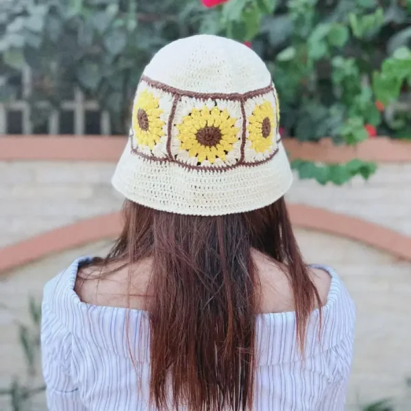 Woll-Häkelmütze für Frauen mit Sonnenblumen-Design